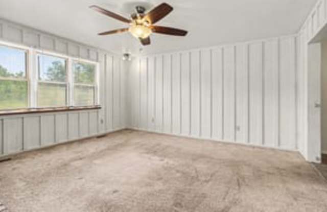350 Hollywood Drive Gallery 3