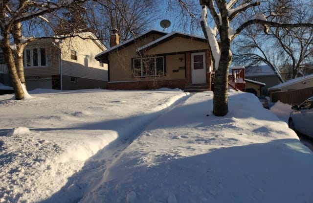 2372 Burke Ave E - 2372 Burke Avenue East, North St. Paul, MN 55109