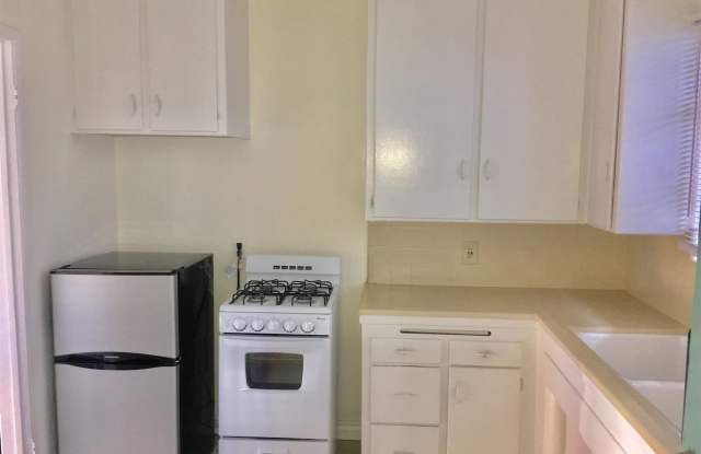 239 E. Cedar Avenue - B Gallery 4
