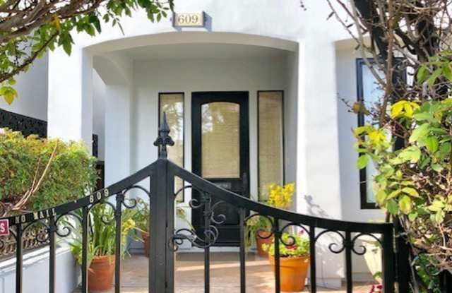 609 Begonia Avenue Gallery 4