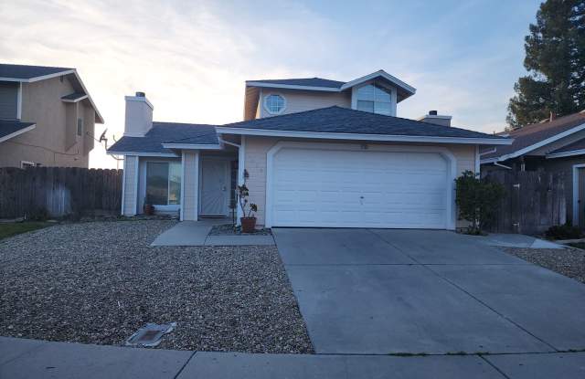 3 Bedroom 2 Bath in HOA Community with Community Pool- Oxford Place neighborhood! Small Pets Welcome! Gallery 3