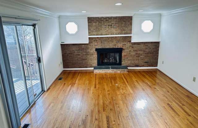 1 APRICOT Court Gallery 4