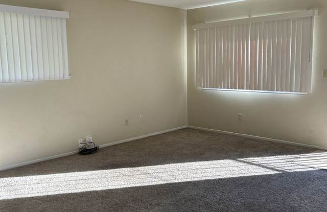 Hillsdale Oaks Condo Gallery 3