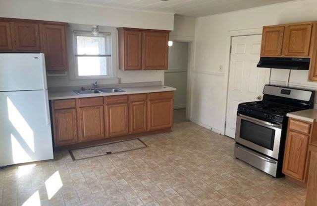 Cozy 2 Bedroom 1 Bath With Detached Double Garage photos photos Cozy 2 Bedroom 1 Bath With Detached Double Garage photos photos