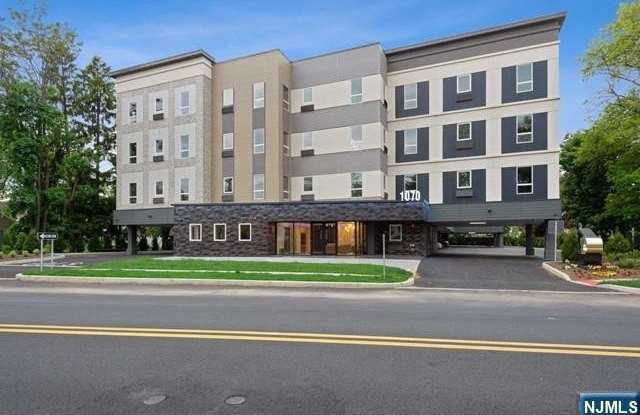 1070 River Road 407 photos photos