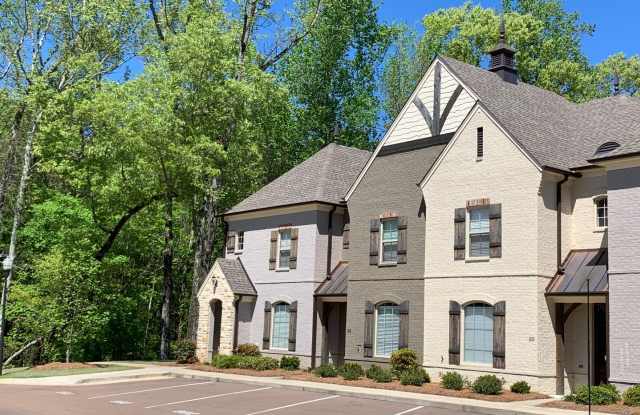 FULLY FURNISHED 3 bed 3.5 bath condo near pool in desirable Creekside neighborhood! photos photos