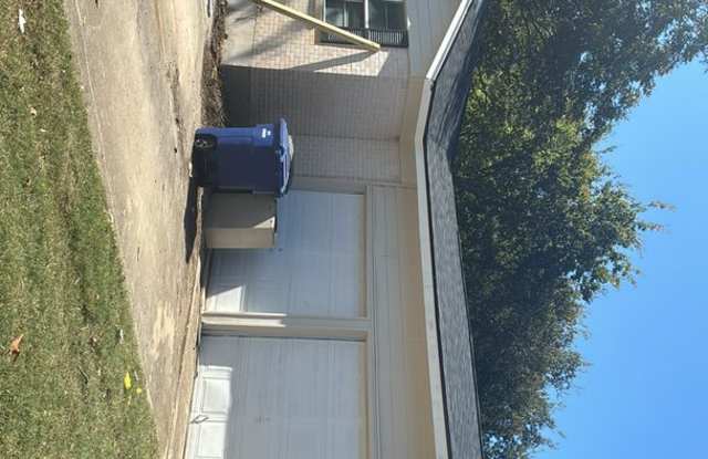 1008 S 27th St, Copperas Cove, TX: Updated 3 Bed / 2 Bath Home Gallery 3