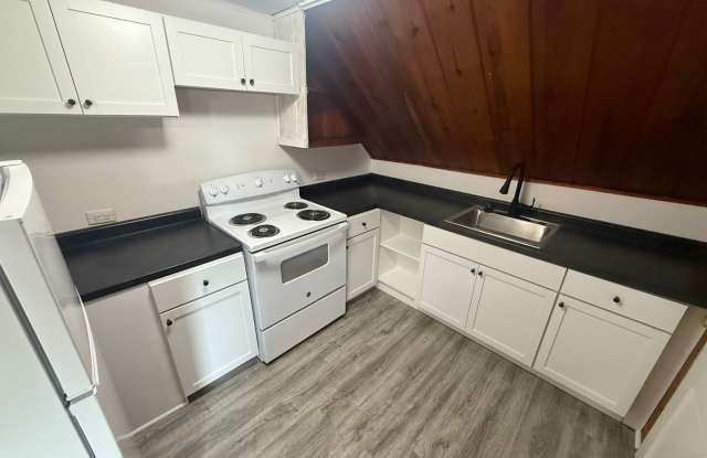 2408 W High St. photos photos