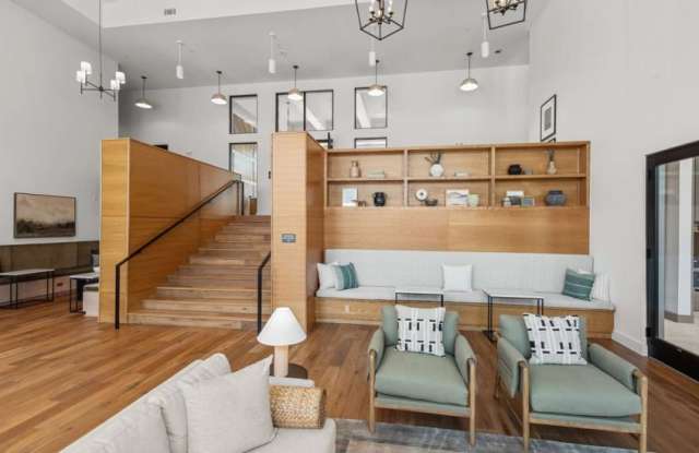 8102 Loyola Ln Gallery 4