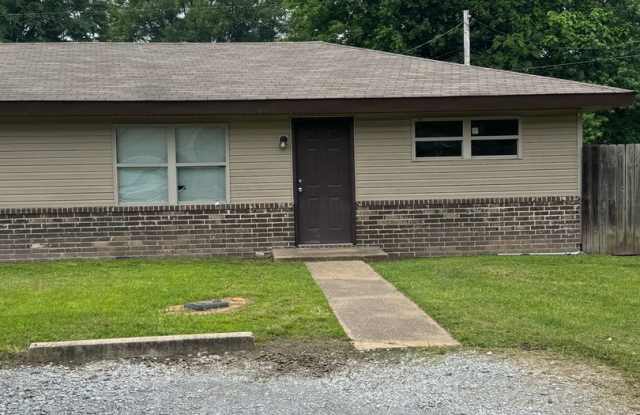 2 BED / 1 Bath Apartment in Truman. READY NOW! - 709 Christy Avenue, Trumann, AR 72472 2 BED / 1 Bath Apartment in Truman. READY NOW! - 709 Christy Avenue, Trumann, AR 72472