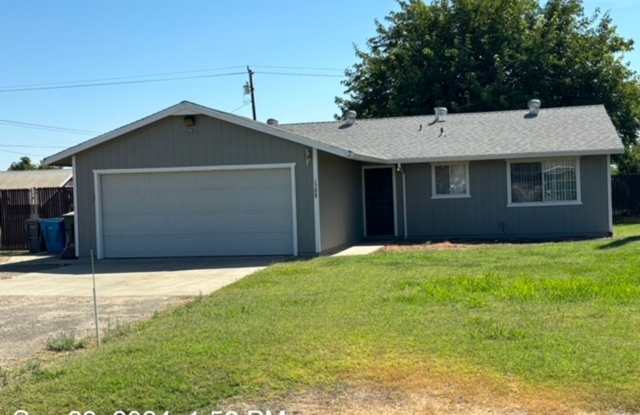 Country Living in Olivehurst with Built in Swimming Pool - 1388 Buttercup Lane, Olivehurst, CA 95961
