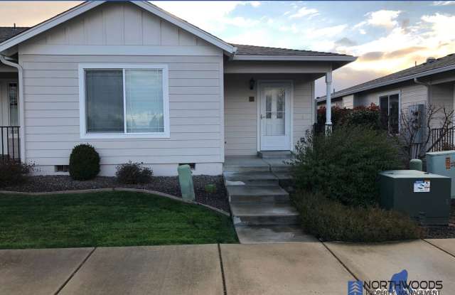55 Plus Community-Very Nice 2 Bedroom 2 Bathroom Home Located in Friendly Central Point - 315 South Haskell Street, Central Point, OR 97502