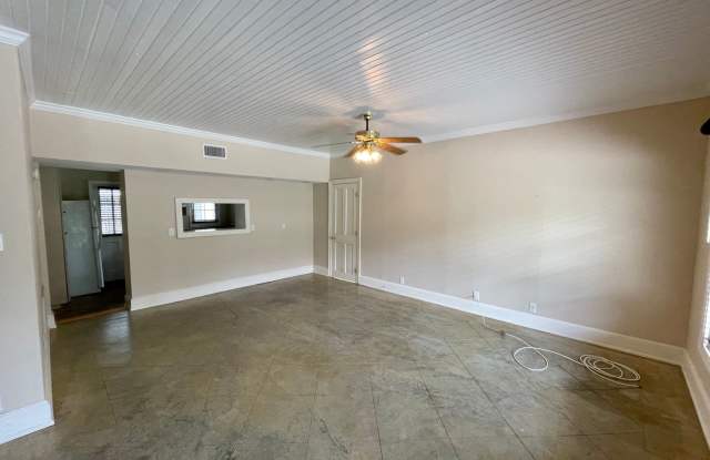 LOVELY CARRIAGE HOME IN THE HEART OF MIDTOWN Gallery 4