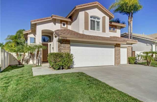 View Home 3 Bedrooms Plus - 31920 Vía Cordoba, Temecula, CA 92592