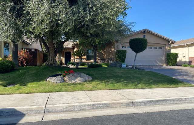 Gated Community of Grand Island in Seven Oaks 2 BD 2 BA Gorgeous House Gallery 3
