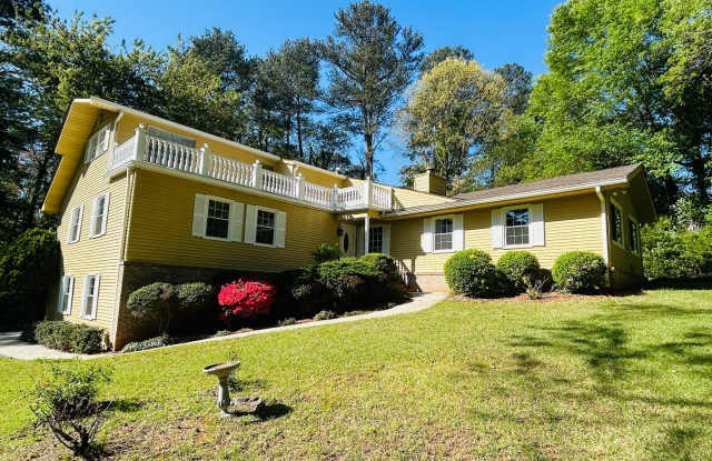 WOW! This 5 bedroom, 3 full bathroom home is a hidden GEM in Gwinnett County! Must see! photos photos