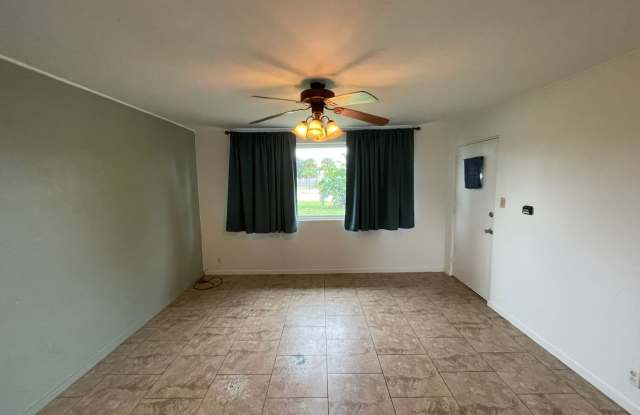 Cozy well maintained Two-bedroom One bathroom house- Ormond Beach- Beachside Gallery 4