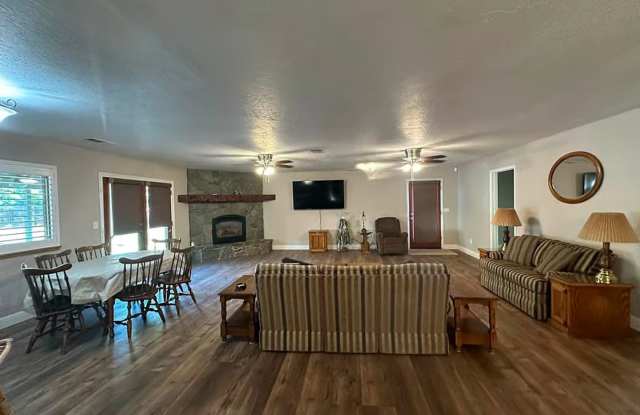Furnished Country Home Available Now in Laton near Laton River Gallery 4