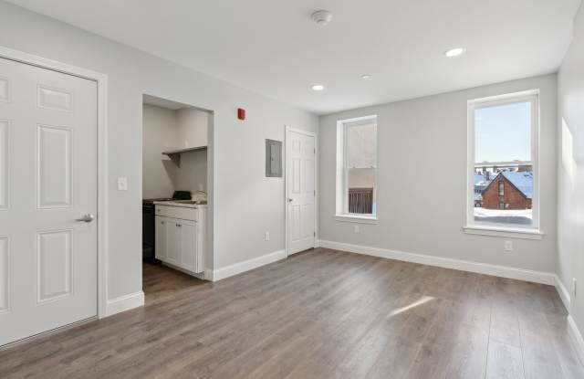 "610" on Congress St: Newer Studio Apt. 1BA $1470.00 Heat & H20 included Available 08/01/26 Gallery 2