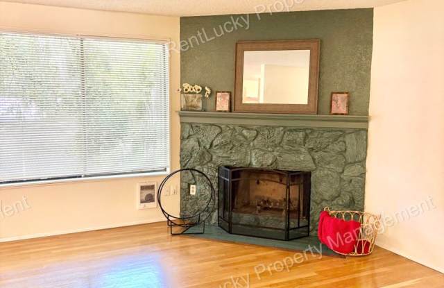 Great 1 Bedroom Condo in Kirkland with Reserved Parking! Utilities Included~ Gallery 4