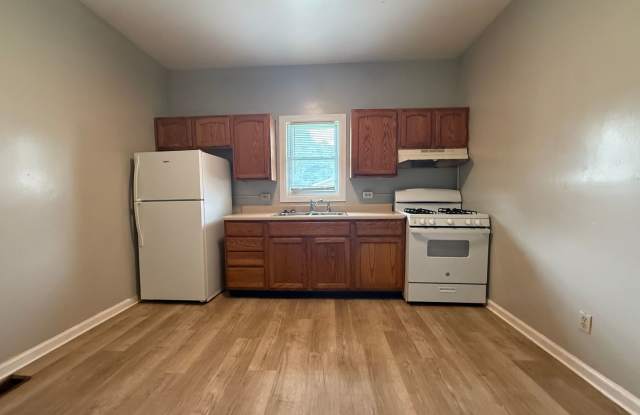 For Rent: 509 W 8th St! 3 Bed / 1 Bath House — Pet Friendly! Washer & Dryer Hookups! photos photos