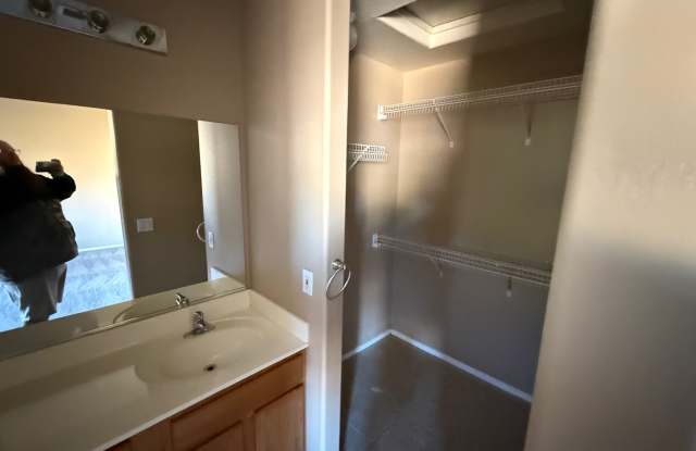 1636 E Bishop Dr Gallery 4