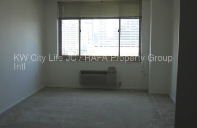 205 Warren Street Gallery 2