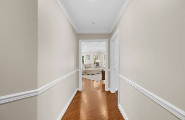 5241 Monument Avenue Gallery 2