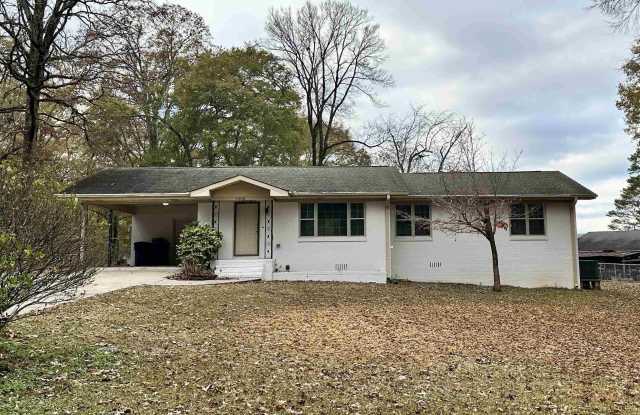 231 HILLWOOD LANE - 231 Hillwood Lane, Alabaster, AL 35007