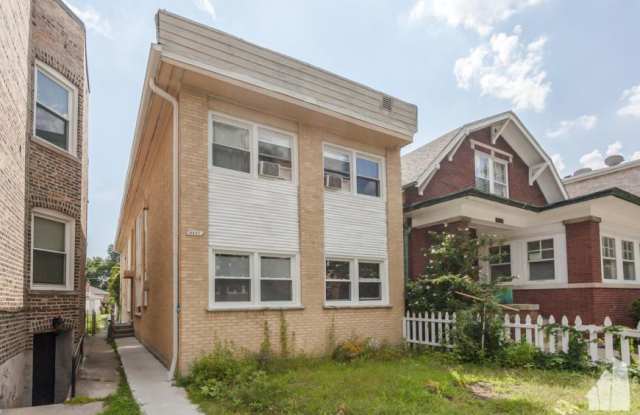 6427 N. Hermitage photos photos