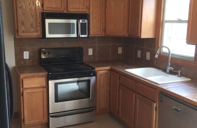 4615 Russell Ave North - 4615 North Russell Avenue, Minneapolis, MN 55412
