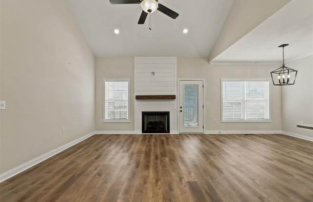 845 Poplar Log Drive Gallery 2