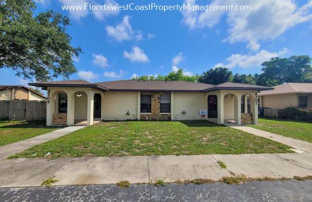 ADORABLE 2 BED/1 BATH UPDATED DUPLEX! PATIO AND FENCED YARD! photos photos