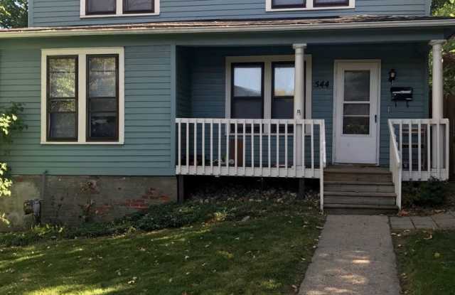 6 Bedroom 2 Bathroom Home Available August 2025! photos photos