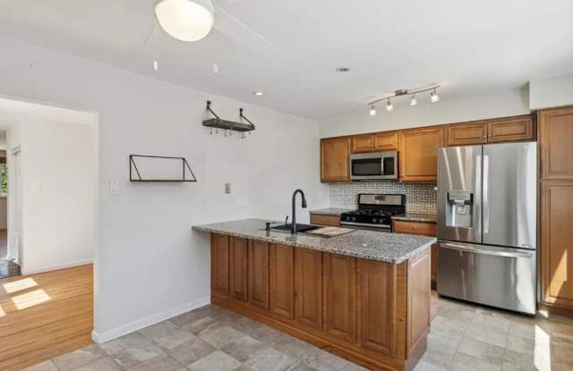 SUN-POWERED 3BR: All Electric Included! | No Basement | Pet Friendly photos photos