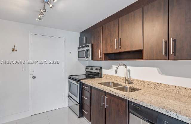 9800 W Bay Harbor Dr Gallery 2