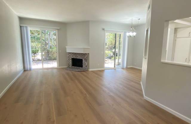 Completely Remodeled 2 Bedroom, 2 Bathroom Huntington Beach Condo For Rent With Parking and AC! Gallery 4