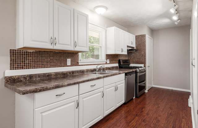 Three Bedroom Two Bathroom Home with Fenced Yard $2,195.00 Gallery 3