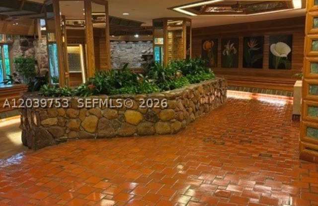 2000 Towerside Ter Gallery 3
