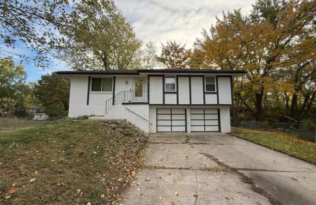 108 Southeast Keystone Circle - 108 Southeast Keystone Circle, Blue Springs, MO 64014