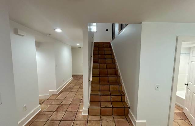 Amazing townhome by Cherry St! Gallery 3