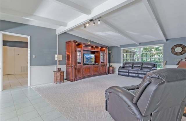 1377 Glastonberry Road Gallery 4