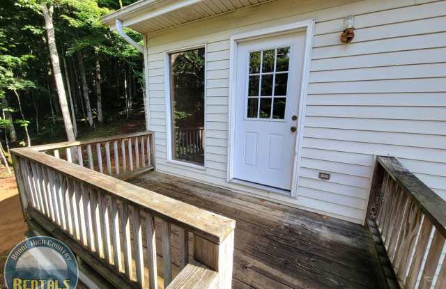 2bd/1ba Upstairs Duplex Off Howard's Creek photos photos