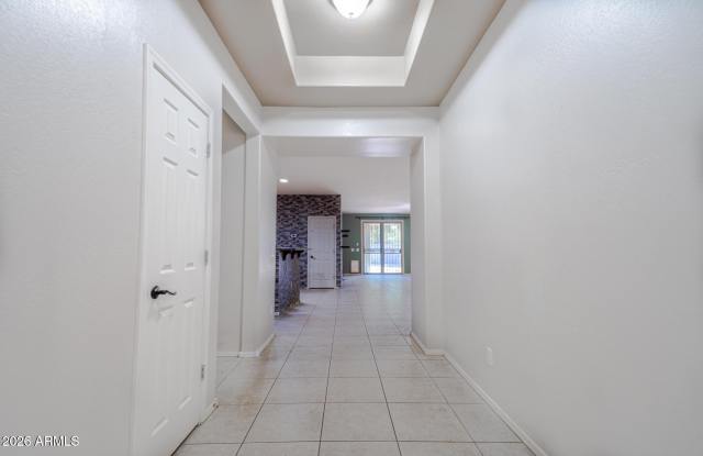 18433 W Sunnyslope Lane Gallery 3