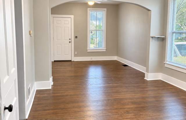 SPECIAL-HALF OFF FIRST FULL MONTHS RENT-Charming 2 Bedroom Home Near Dundee! Gallery 3