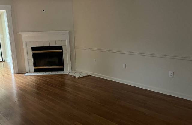 2bed 1.5 Bath Townhouse Gallery 4