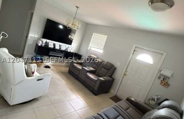 2816 NW 15th St photos photos