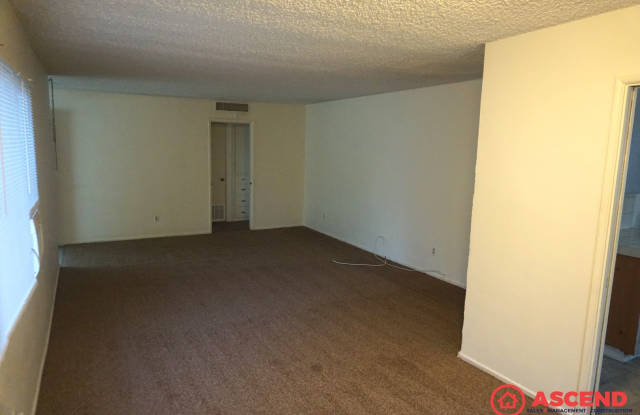3BD/2BA in 93306 – Bakersfield! Garage + Driveway + Backyard! MOVE-IN SPECIAL: Deposit gets you the keys! Don't wait — Apply now Gallery 4