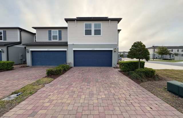 AVAILABLE NOW! GREAT LOCATION! AMAZING 3 BEDROOM TOWNHOUSE! photos photos