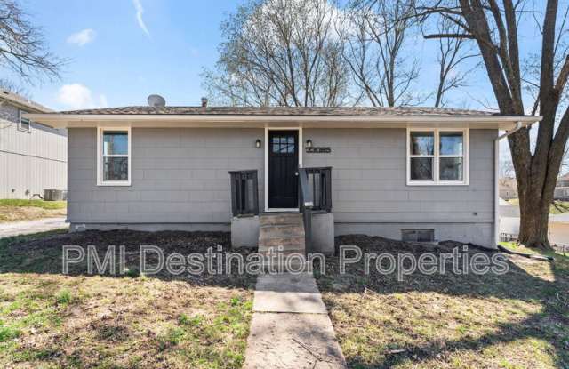33085 W 82nd St - 33085 West 82nd Street, De Soto, KS 66018